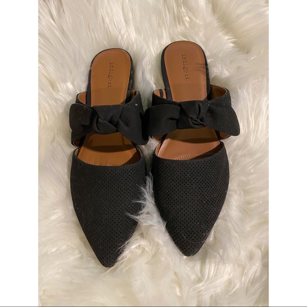 NEVER BEEN WORN “Indigo RD.” Flats